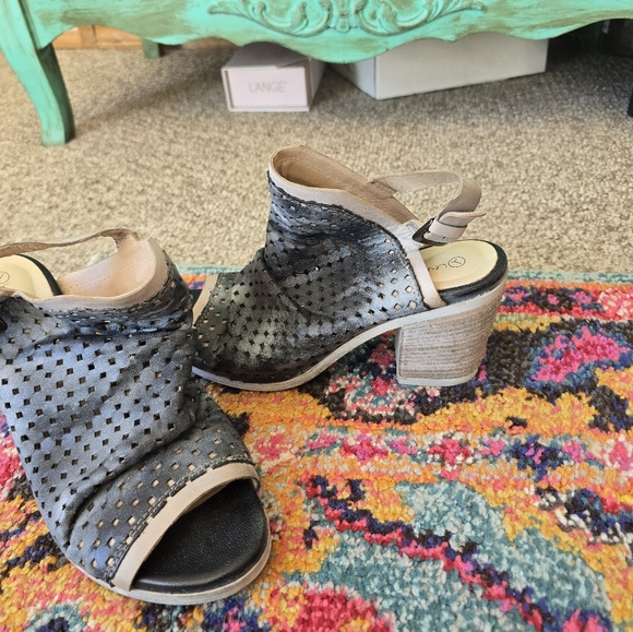 Unity InDiversity Sandals - Picture 2 of 4